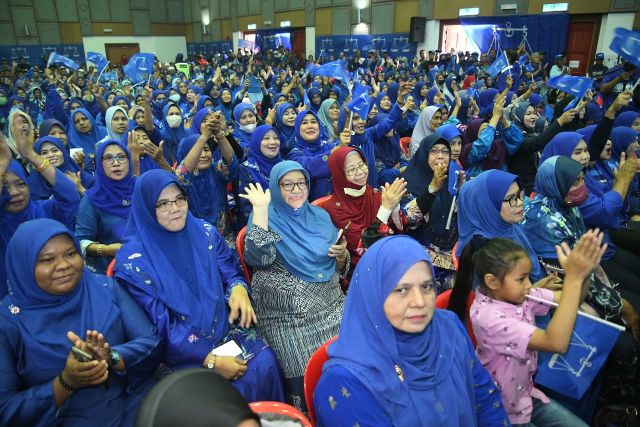 Gelombang Biru Raikan Himpunan Solidariti Kestabilan Dan Kemakmuran