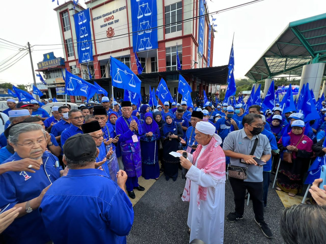 Ribuan Penyokong Di UMNO Padang Terap, Beri Sokongan Kepada Mahdzir