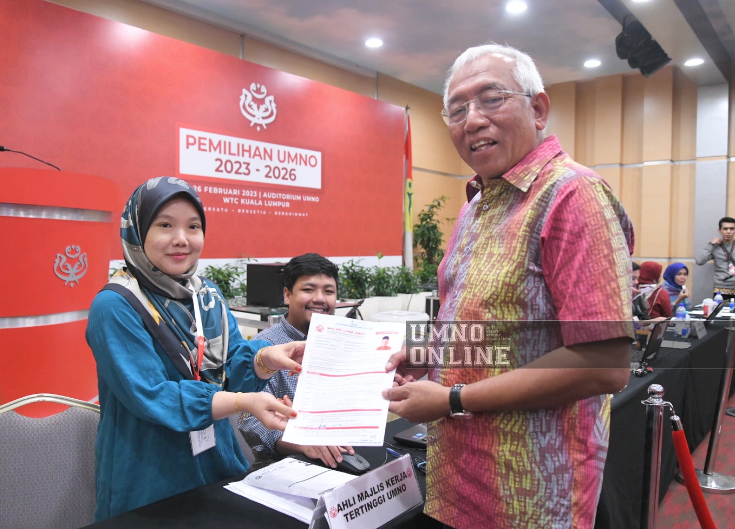 Mahdzir Terima Keputusan, Ikrar Terus Bantu Kepimpinan UMNO