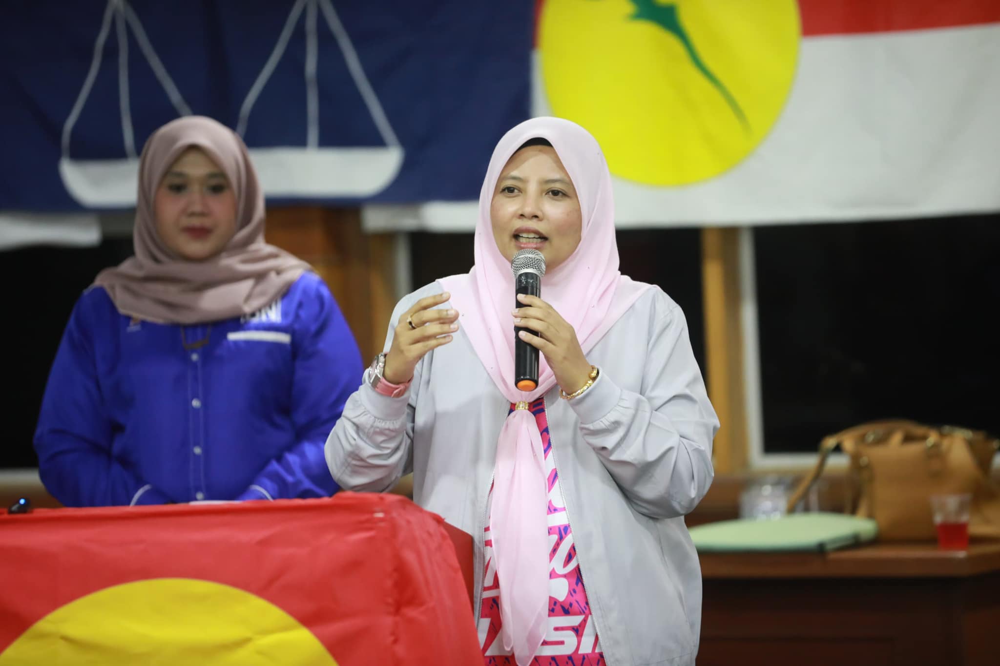 Cantum Logo UMNO Macam Budak-budak, Penghinaan Sangat Keterlaluan Dan Kurang Ajar – Nurul Amal