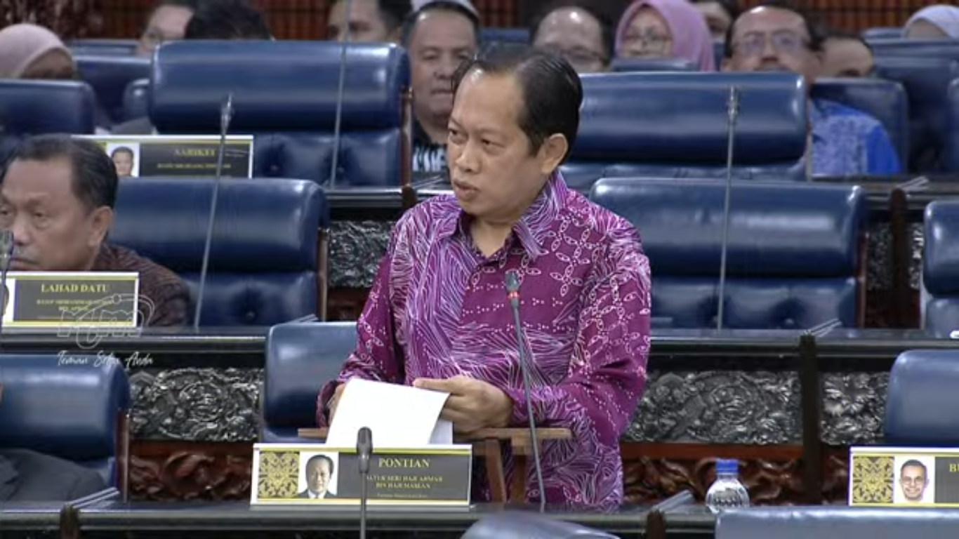 Garisan ‘Glow In The Dark’ Mungkin Tidak Akan Diteruskan – Ahmad Maslan