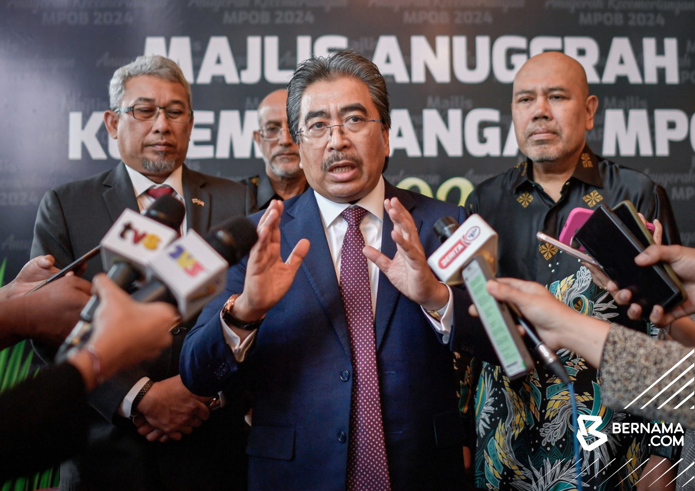 MoU Getah Antara Malaysia, Thailand Akan Tumpu Pada Pengeluaran Mampan – Johari