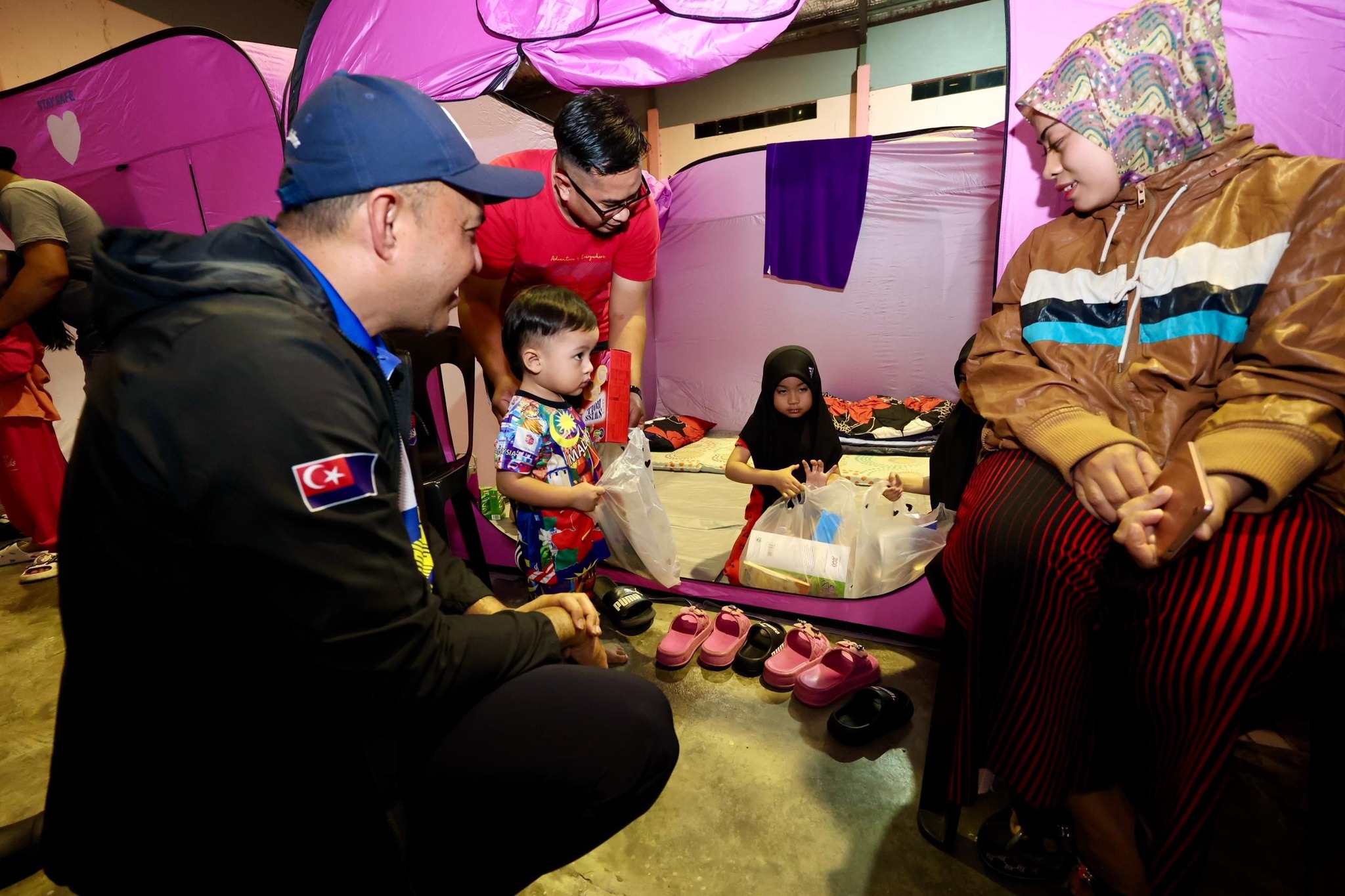 Tingkatkan Bantuan Untuk PPS Banjir, Mohd Jafni Pastikan Keperluan Dipenuhi