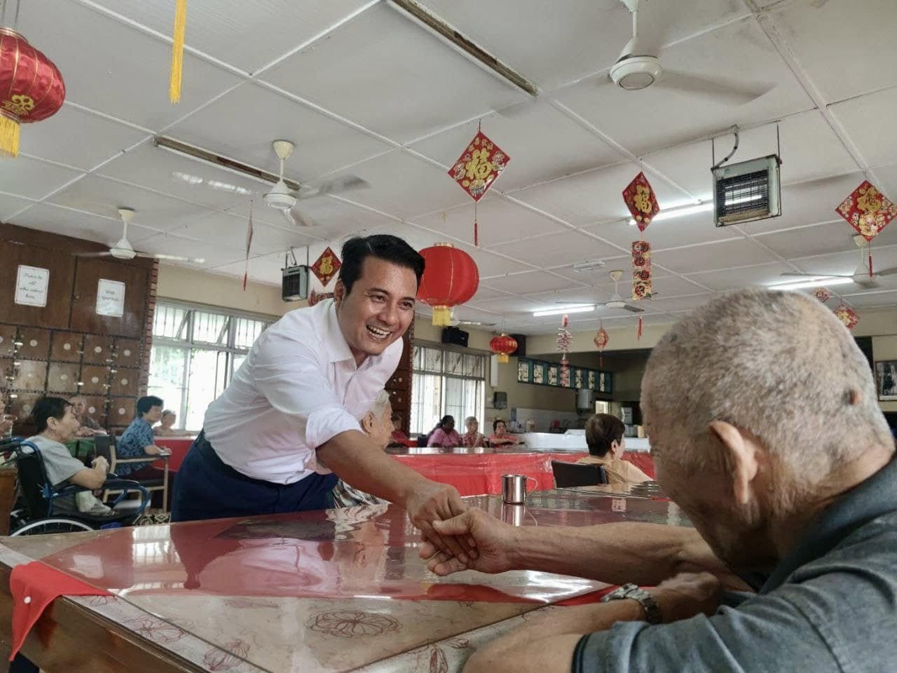 Syed Hussien Santuni Masyarakat Tionghoa Edarkan Bantuan Asas, Buah Limau