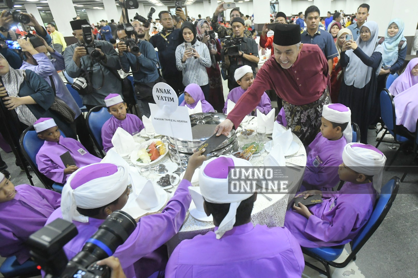 UMNO Raikan Anak Yatim, Iftar Penuh Muhibbah