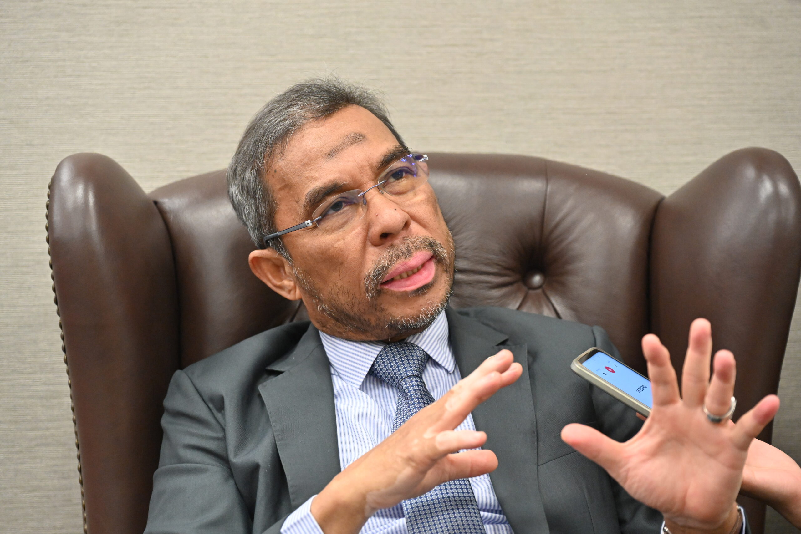 Politik Hipokrit Pembangkang, Tak Sokong Belanjawan Tapi Minta Peruntukan