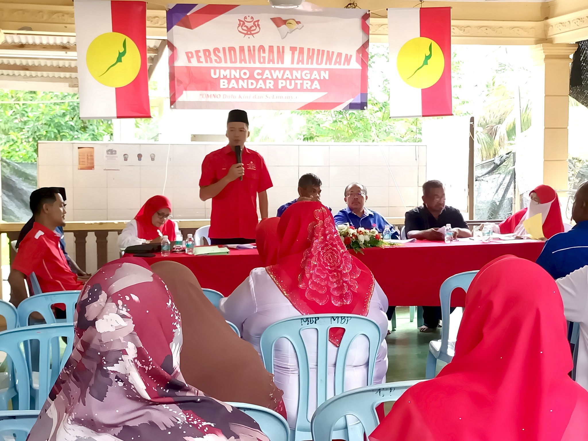 ‘Komitmen, Semangat Akar Umbi Dalam Persidangan UMNO Cawangan Bersemarak’
