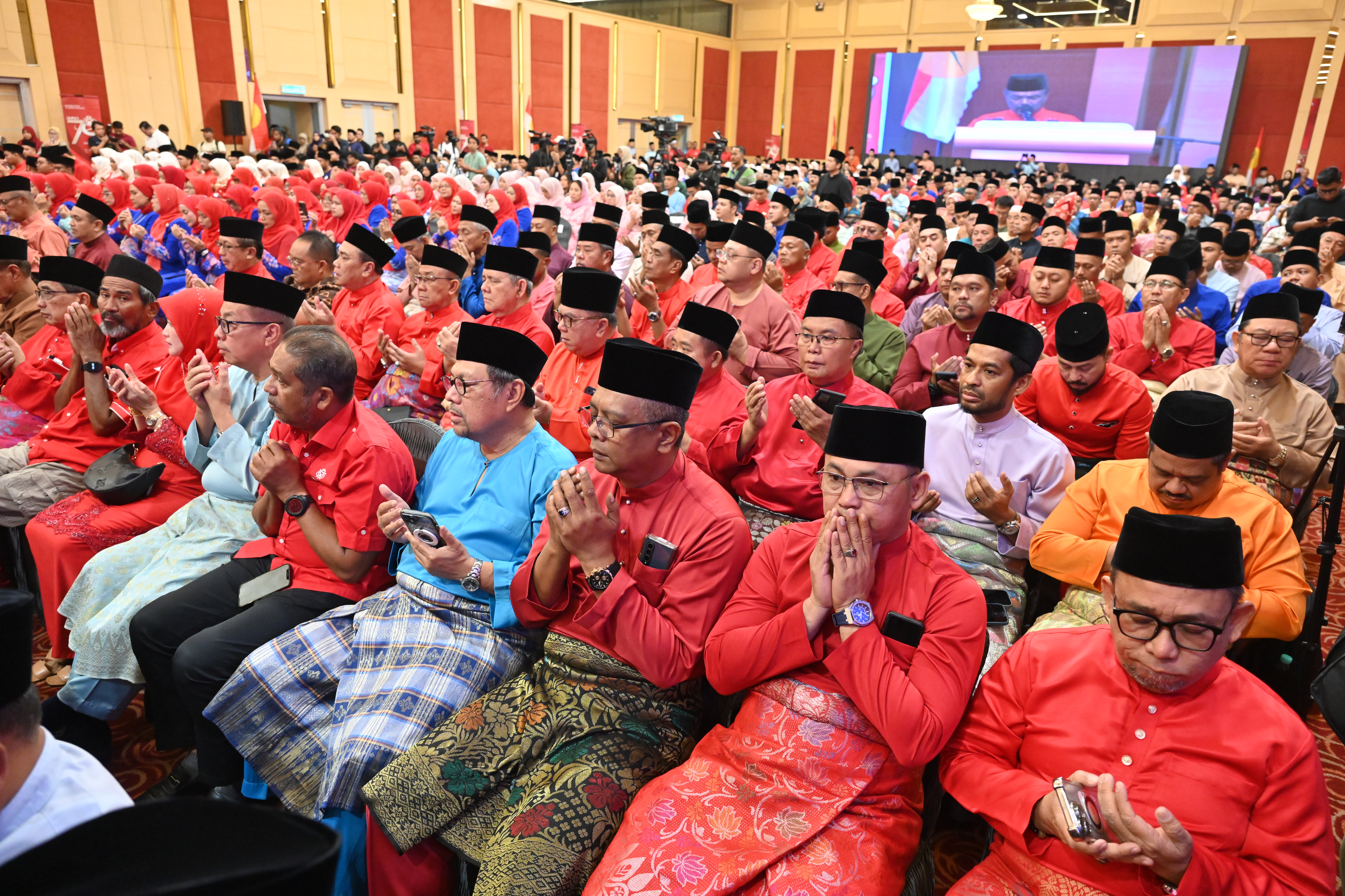 Sambutan Ulang Tahun UMNO Ke-79 Penuh Warna-Warni, Terjemahkan Iltizam Parti