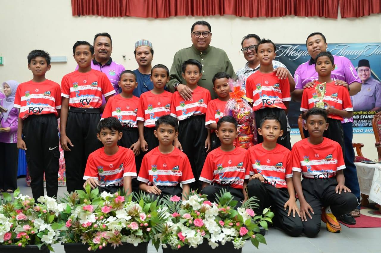 Abe Din Terus Khidmat Bakti Di Galas, Santuni Pelajar