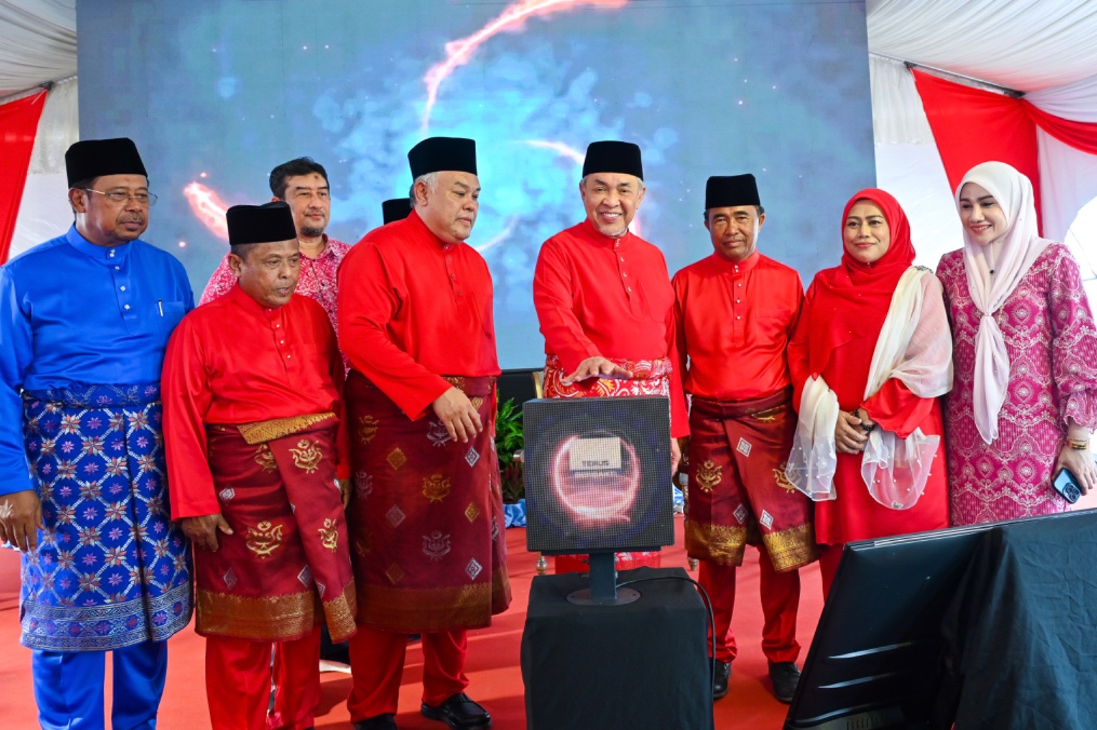 UMNO Perlis Sahut Cabaran Ahmad Zahid, ‘Terus Berbakti’ Simbol Komitmen – Rozabil