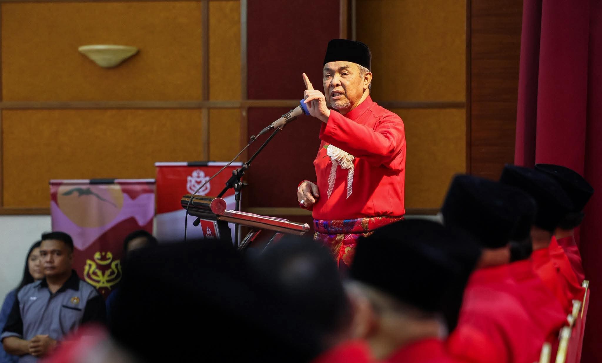 Ahmad Zahid Mohon Maaf, Akui Terkhilaf