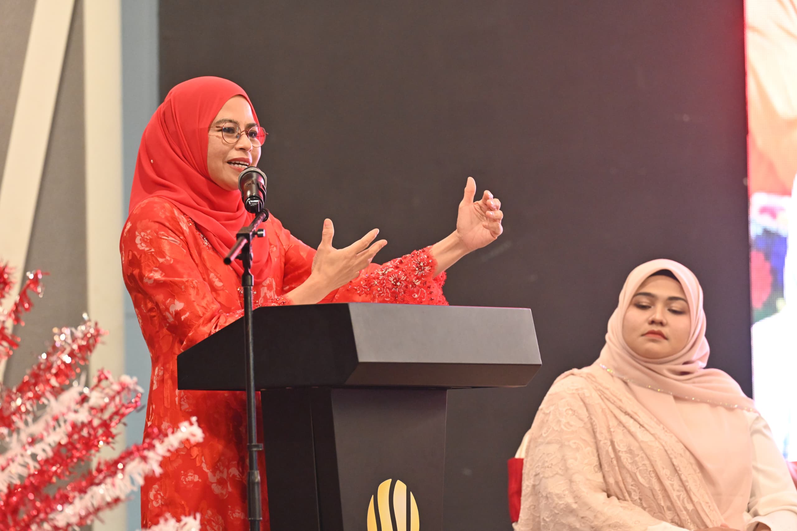 Wanita UMNO Hormati Titah Agong, Mohon Laksana Tahanan Rumah Buat Najib