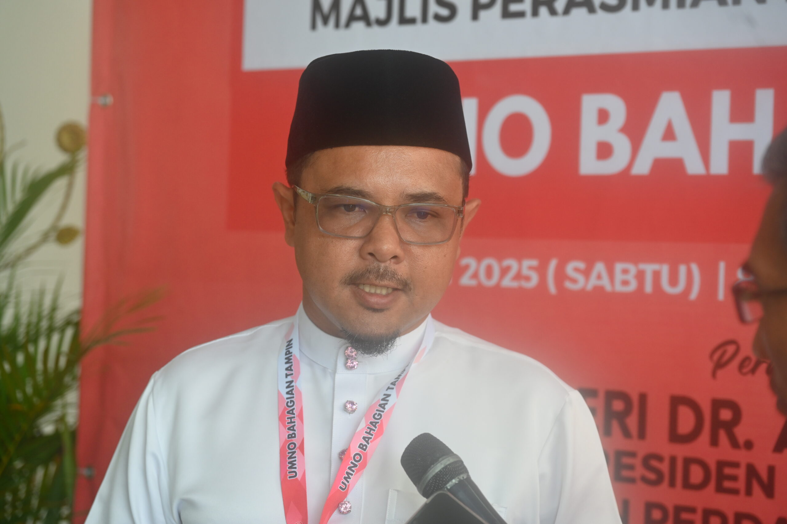 Jangan Tembak Sesama Sendiri, Perbaiki Hubungan Demi UMNO – Suhaimizan