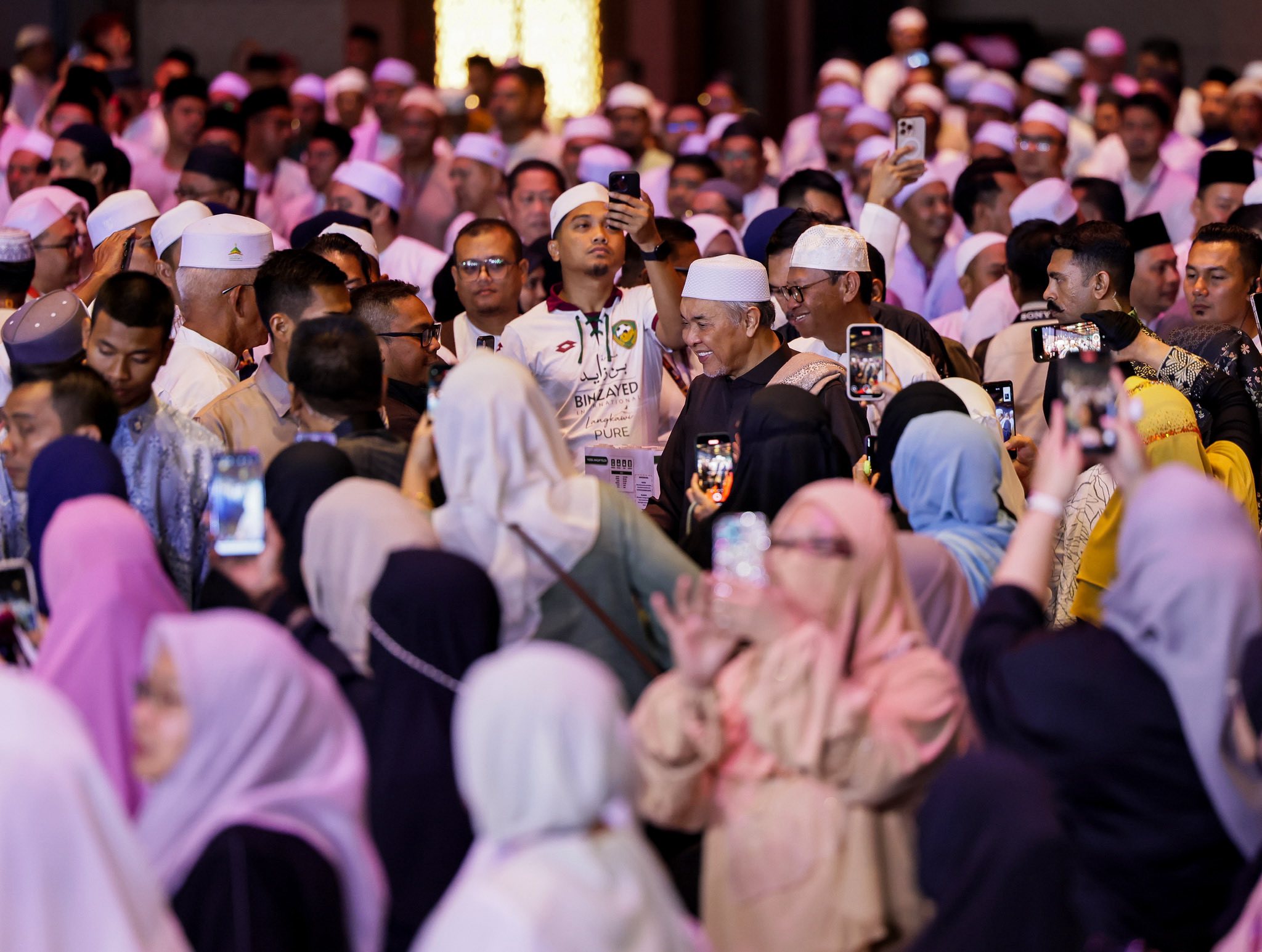 Malam Mega Selawat Satukan Jiwa, Suburkan Keberkatan – Ahmad Zahid