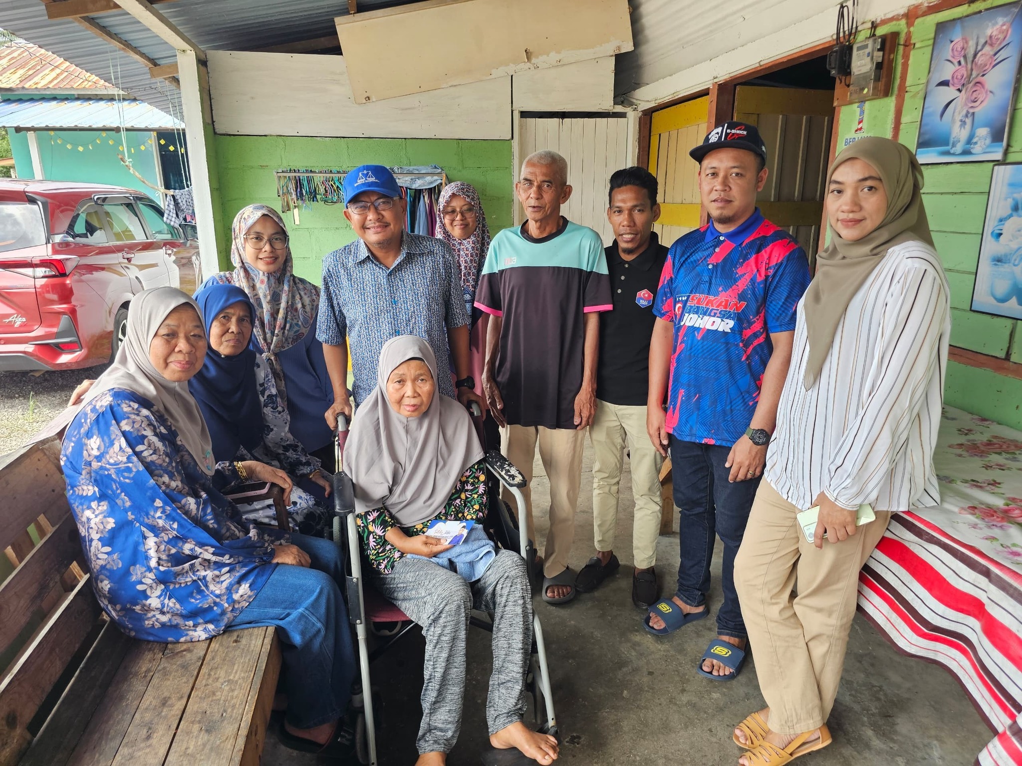 Mohd Youzaimi Terus Khidmat Bakti, Santuni Masyarakat