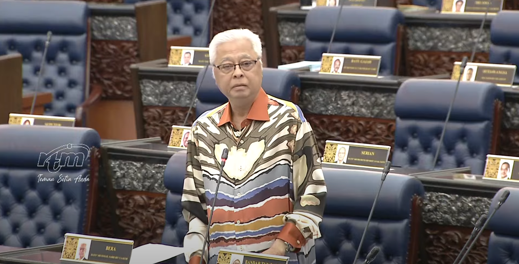 Kesan Sampingan Vaksin COVID-19, Ismail Sabri Dapatkan Penjelasan Di Parlimen