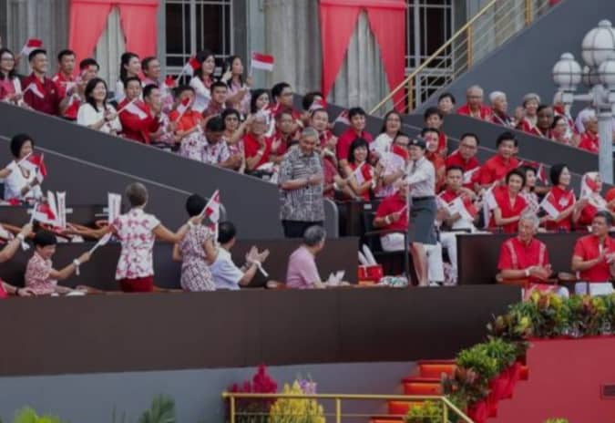 Pemangku Sultan Johor, Ahmad Zahid Hadir Perbarisan Hari Kebangsaan Singapura