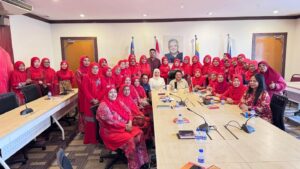 Wanita UMNO Putrajaya Santuni Rakyat, Laksana Sumbangan Kerusi Roda Dan Keperluan Asas