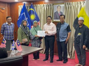 PPRS Ringankan Beban, 21 Keluarga Di Pasir Salak Terima Manfaat – Khairul Azwan