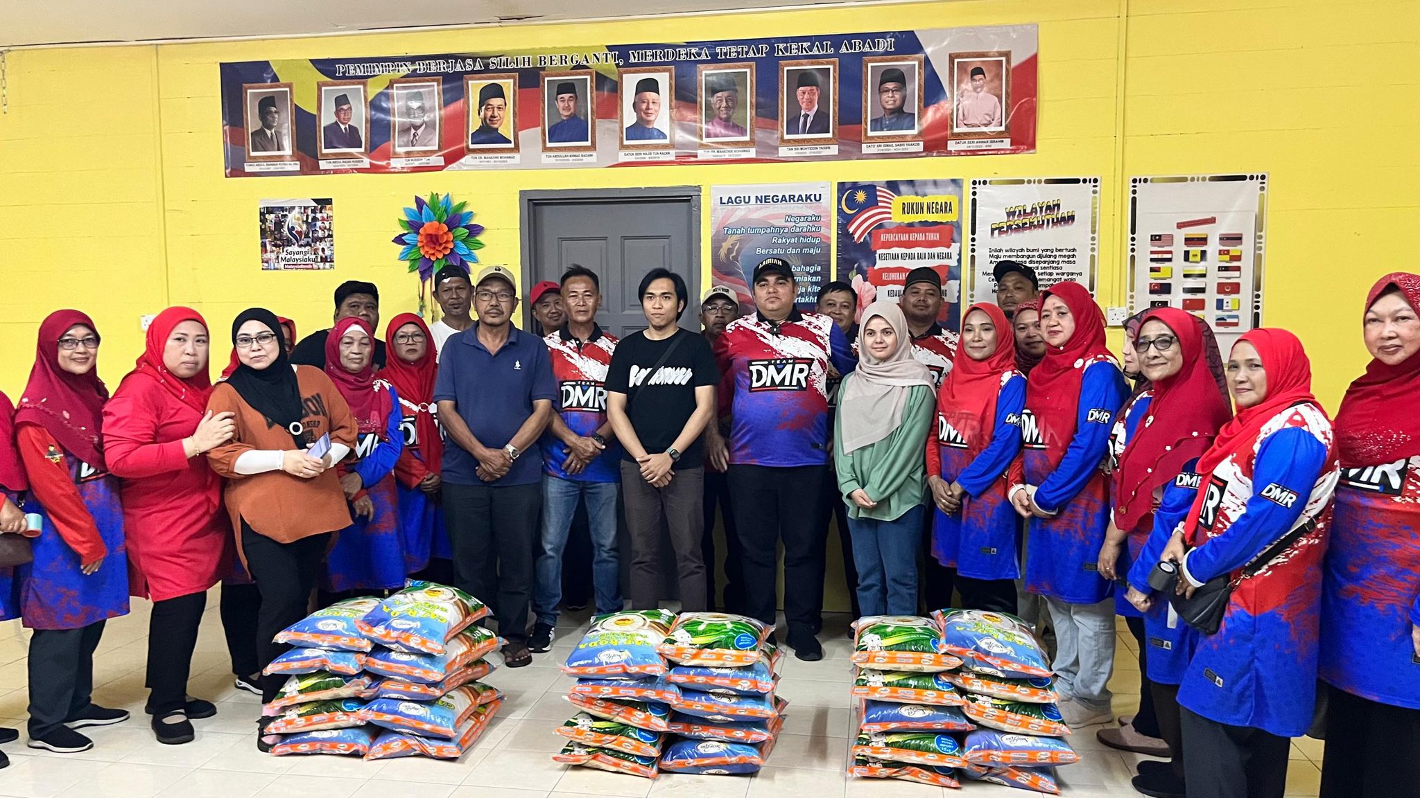 UMNO Labuan Terus Prihatin: 1,500 Kg Beras Disumbang, Sukaneka Kampung Sungai Lada Meriah