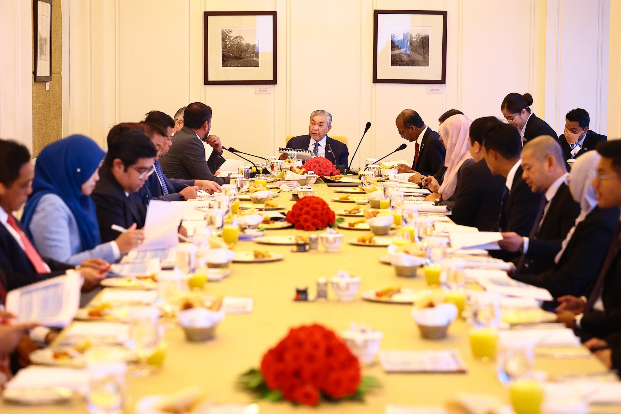 Ahmad Zahid Pengerusikan Sesi Pre-Council Bersama Delegasi Malaysia Di Phnom Penh