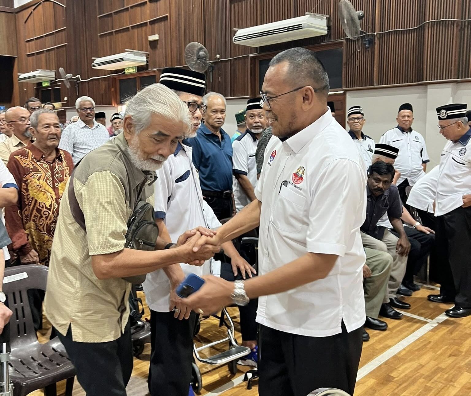 Pandak Terus Prihatin, Sampaikan Bantuan Ringankan Beban