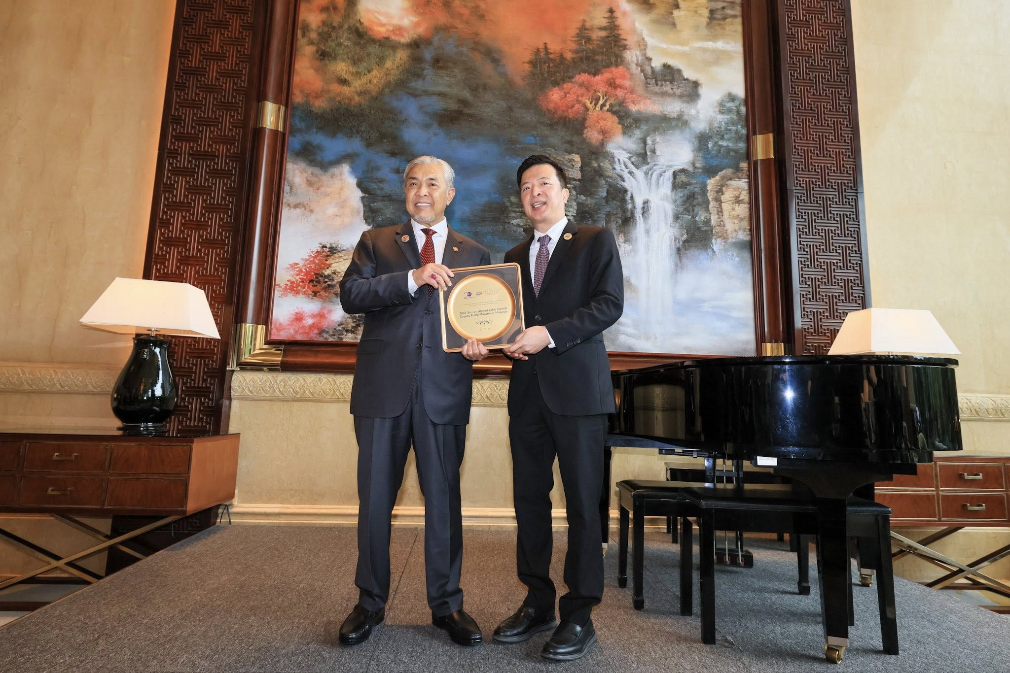 Ahmad Zahid Adakan Pertemuan Dengan MayCham Shanghai, Kukuhkan Hubungan Ekonomi Malaysia–China