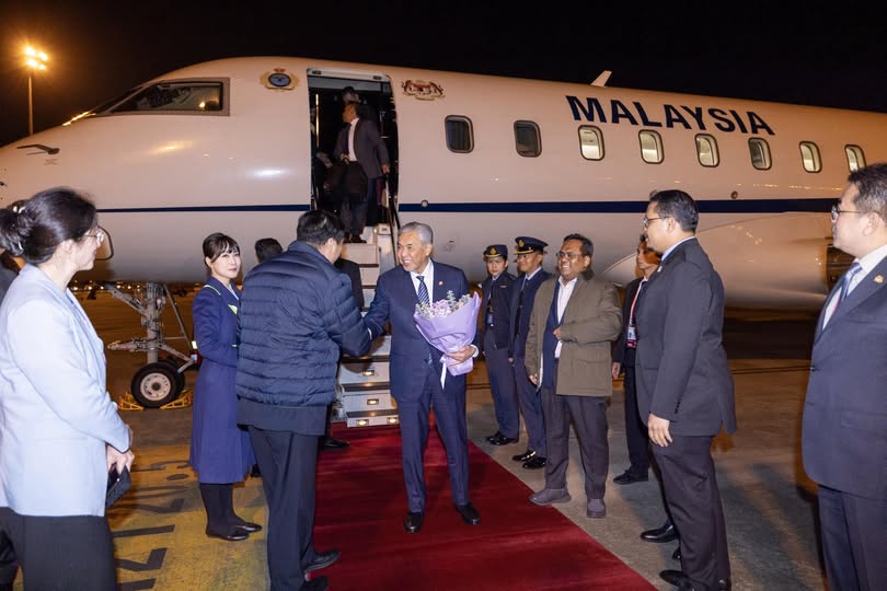 Ahmad Zahid Tiba Di China Mulakan Lawatan Kerja Empat Hari