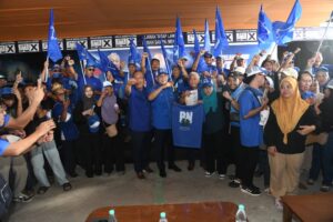 Tamparan Buat GRS: Bekas Setiausaha Politik Ketua Menteri Sertai BN Bersama 2,000 Penyokong