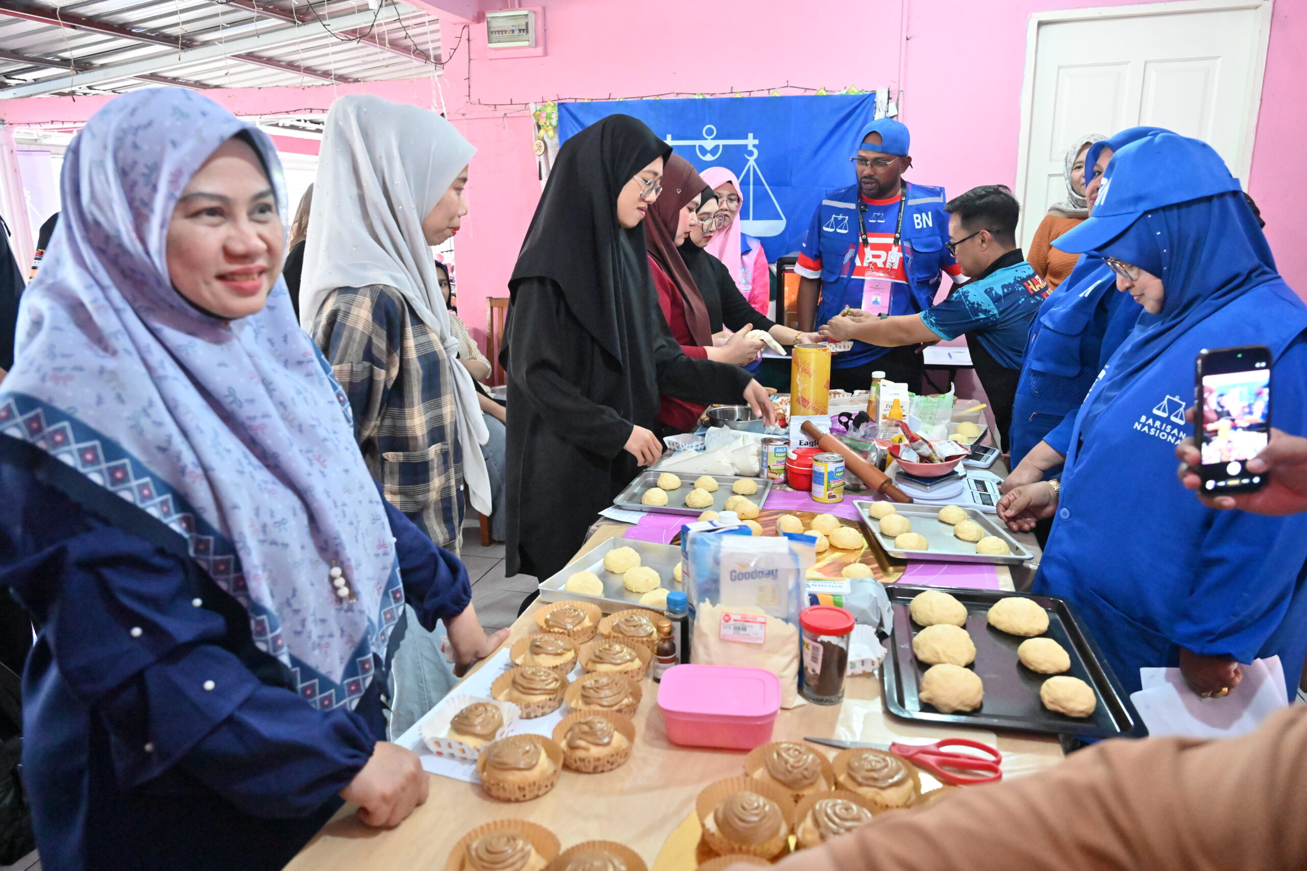 Undi BN, Redzuan Komited Perkasakan Anak Muda Di Pantai Manis