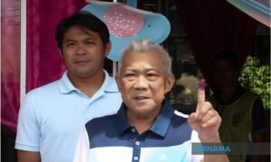 Bung Moktar Selesai Mengundi Di Kinabatangan