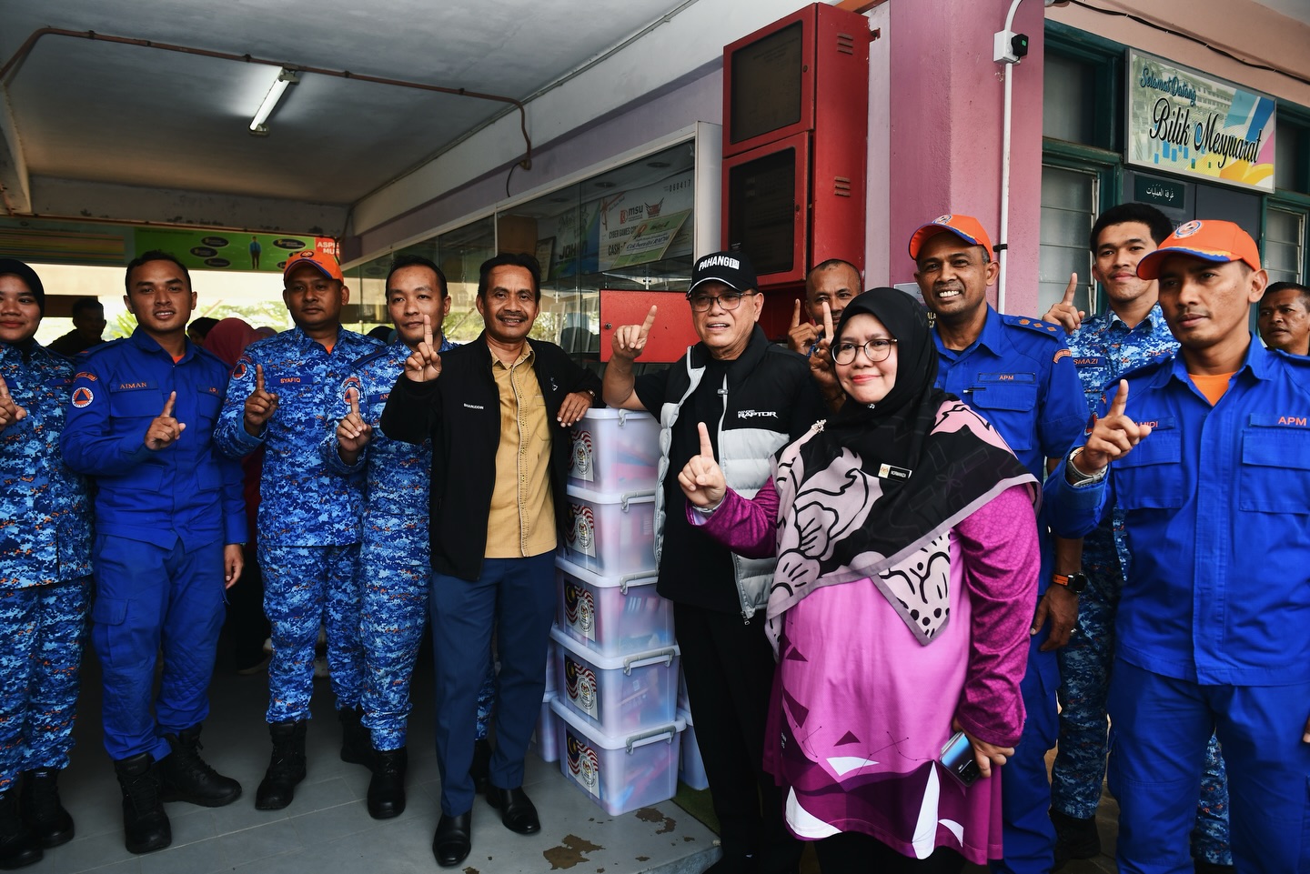 MB Pahang Lawat PPS Bukit Rangin, Sampaikan Bantuan Kepada Mangsa Banjir
