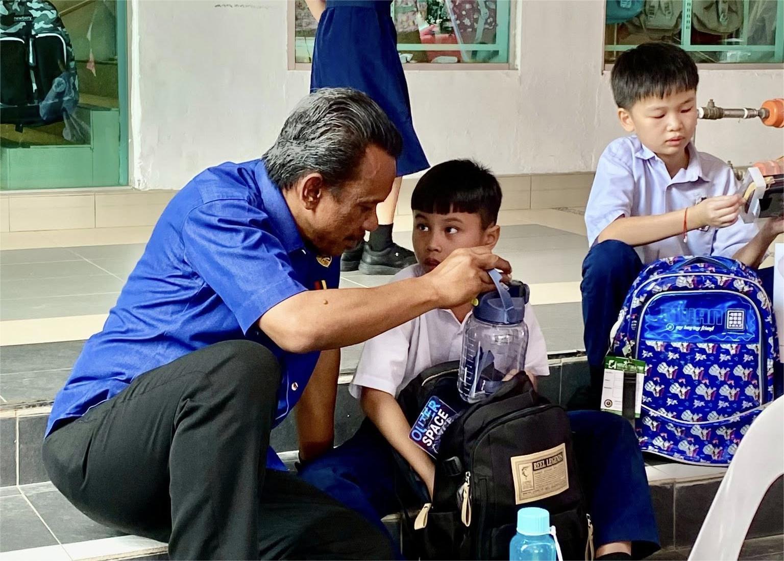 Program Kembali Ke Sekolah Parlimen Tampin Ringankan Beban Pelajar