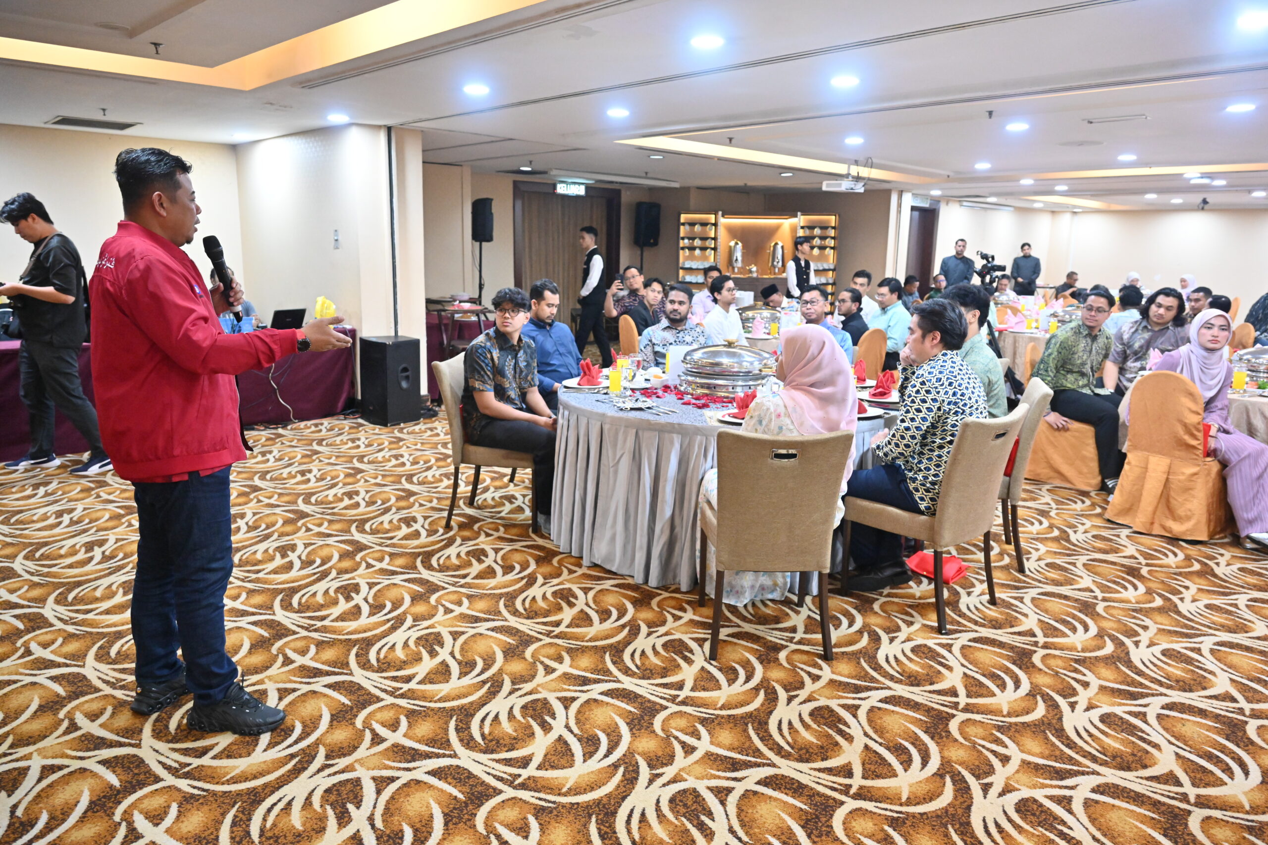 Jadikan PAU 2025 Penentu Hala Tuju, Jangan Biar Parti ‘Diracik-racik’ – Mohd Razlan