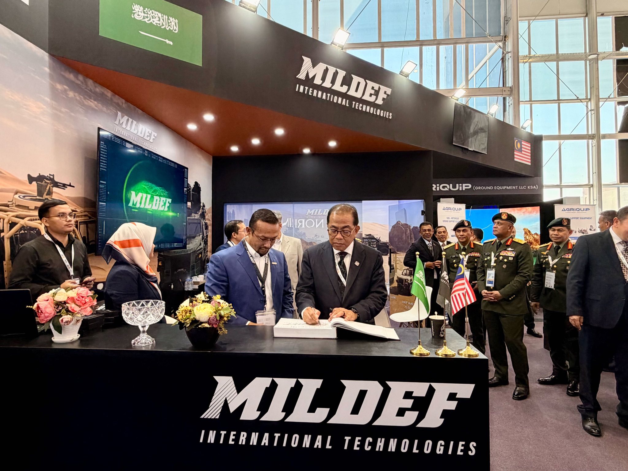 WDS: MINDEF Akan Terus Sokong Usaha Perkasa Syarikat Tempatan – Mohamed Khaled