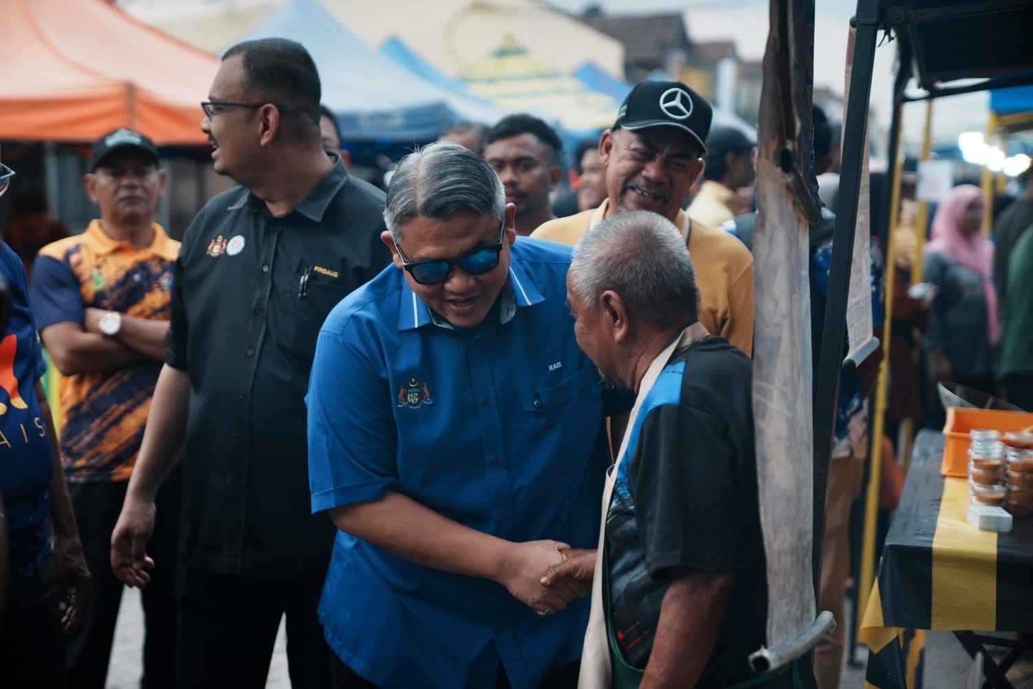 Rais Turun Padang Santuni Penggerak Utama Ekonomi Setempat