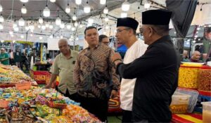 Tengku Azman Turun Padang, Komitmen Pastikan Bazar Aidilfitri Teratur Dan Selamat