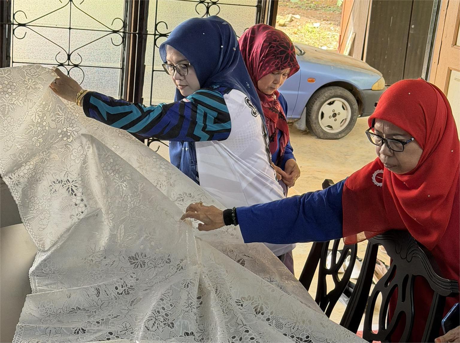 Program Deco Wanita UMNO Bawa Keceriaan Kepada Penduduk