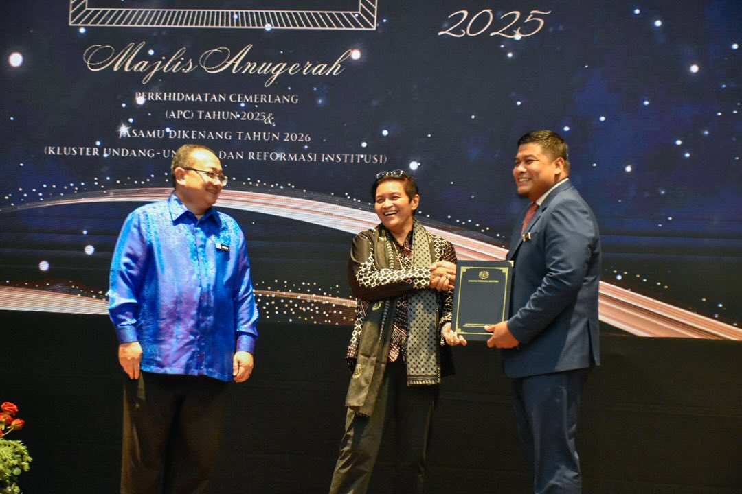 Azalina Rai Penerima APC 2025 Kluster Undang-Undang dan Reformasi Institusi