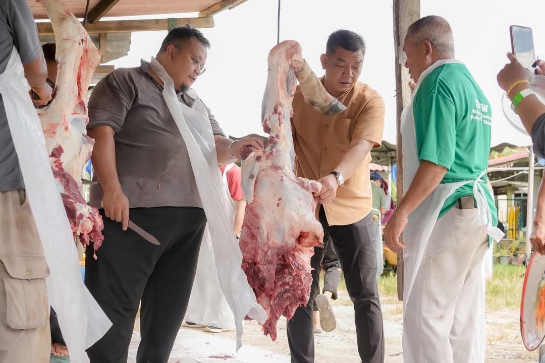 ‘Tok Ajak’ Santuni Warga Telok Mas Sempena Aidiladha
