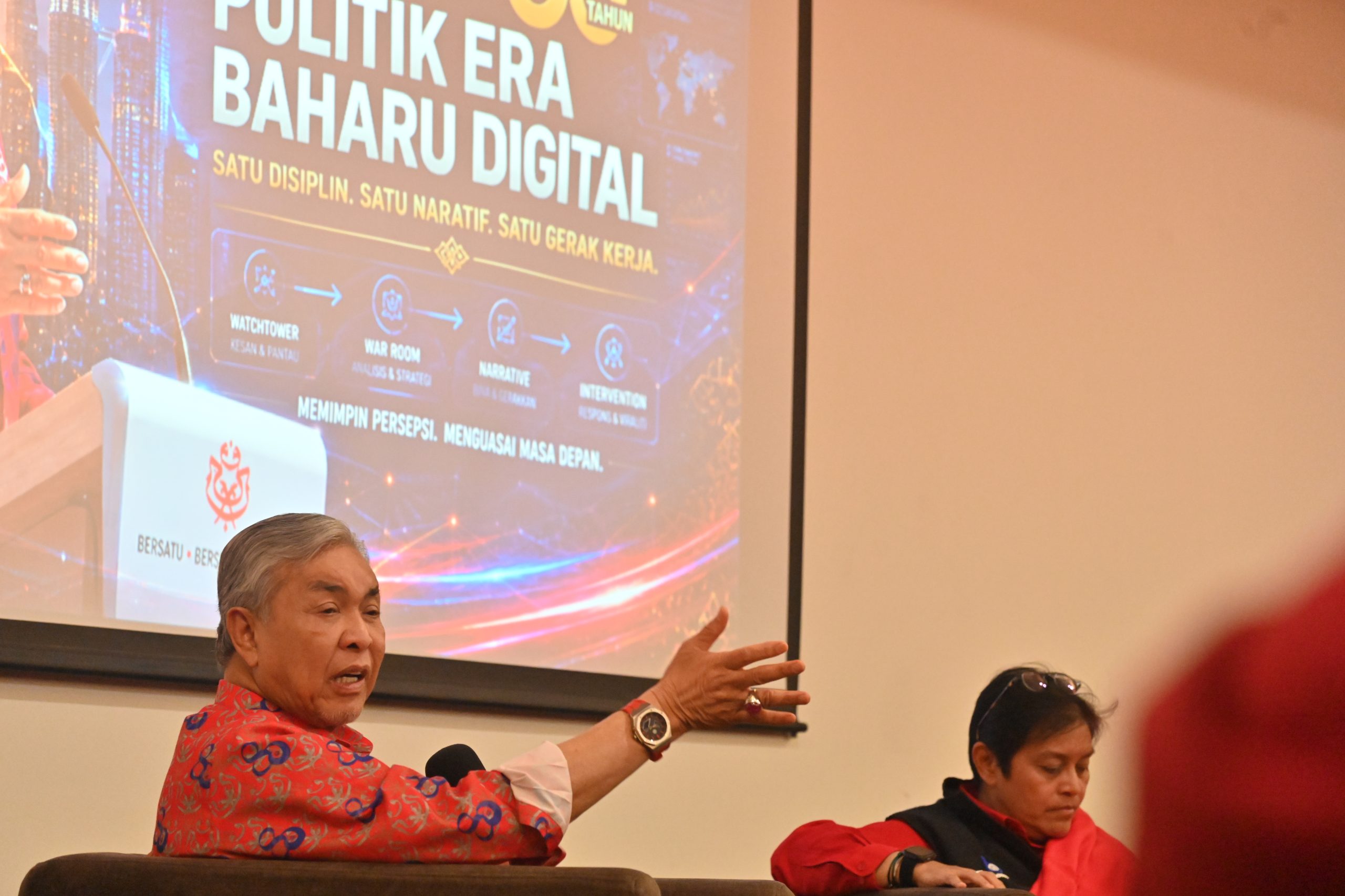 Ahmad Zahid Seru Ahli UMNO Perkukuh Komunikasi Digital