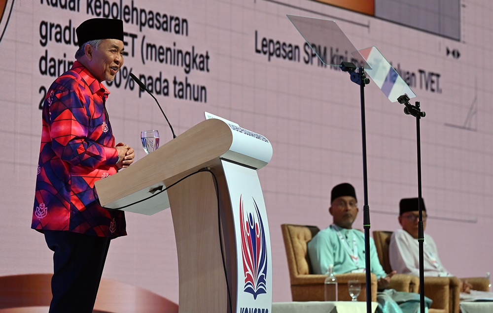 Dua Cabaran Besar Sistem Pendidikan, Ahmad Zahid Seru Pembaharuan Menyeluruh