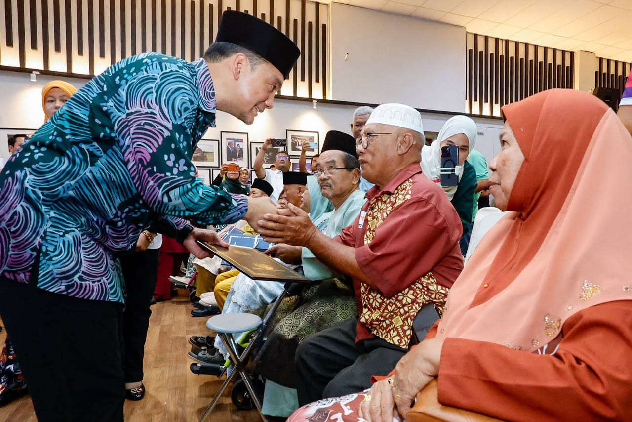 210 Peneroka FELDA Terima Hak Milik, Walau Ada ‘Tangan Ghaib’ – Onn Hafiz
